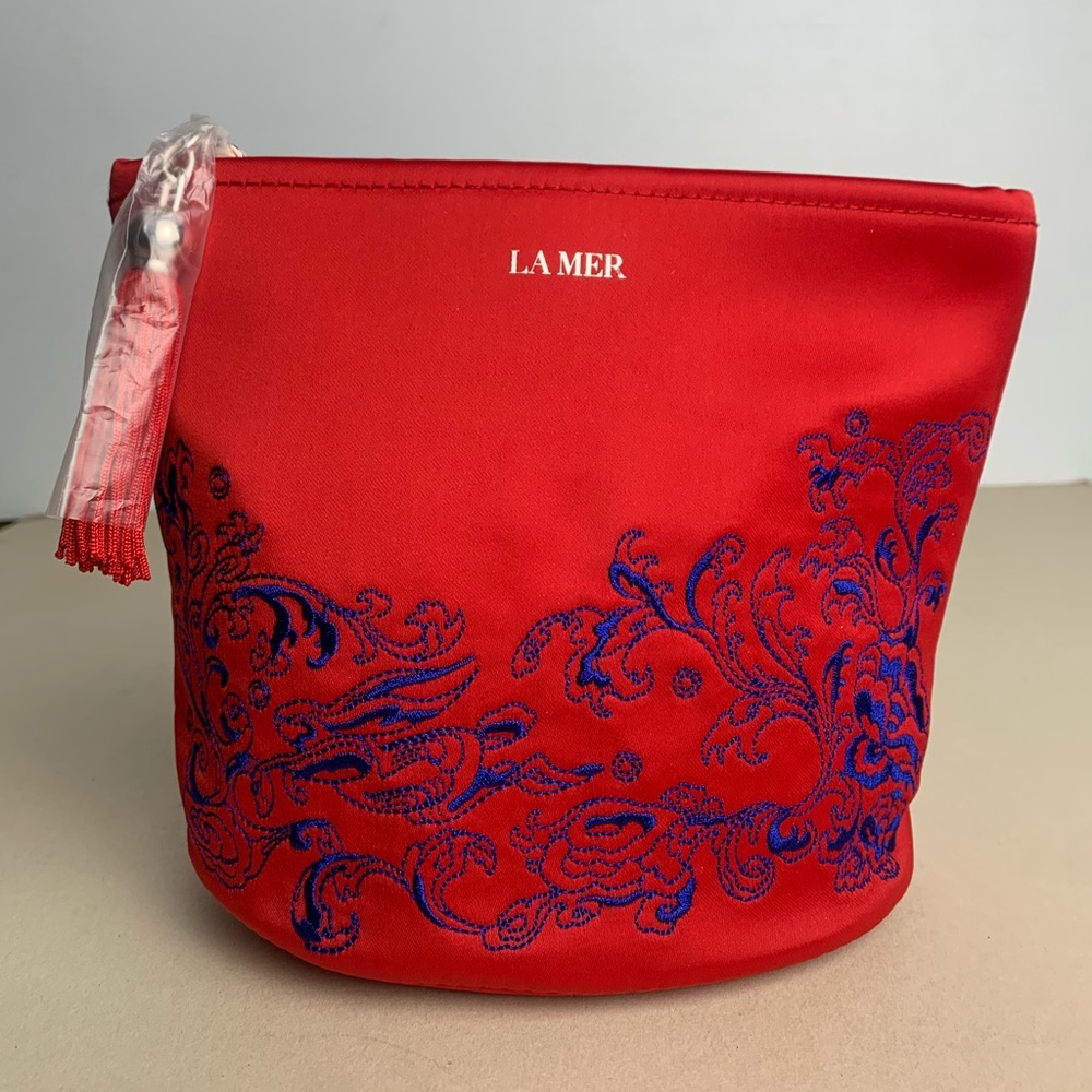 Calvin Klein Gabrianna Red Tote Bucket Bag NWOT + Free La Mer Beauty Bag - Picture 10 of 10